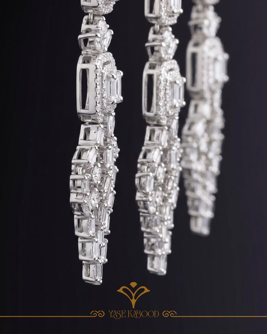 نمای نزدیک از مخراج‌کاریِ باگت و برلیان در کارگاهِ یاس کبود